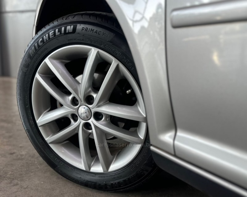 GOLF 1.6 MI SPORTLINE 8V FLEX 4P MANUAL - 2011 - VACARIA