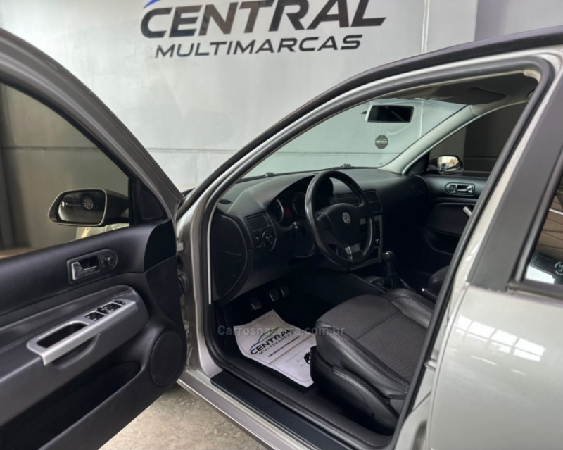 GOLF 1.6 MI SPORTLINE 8V FLEX 4P MANUAL - 2011 - VACARIA