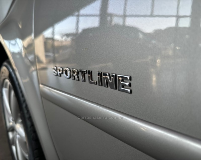 GOLF 1.6 MI SPORTLINE 8V FLEX 4P MANUAL - 2011 - VACARIA