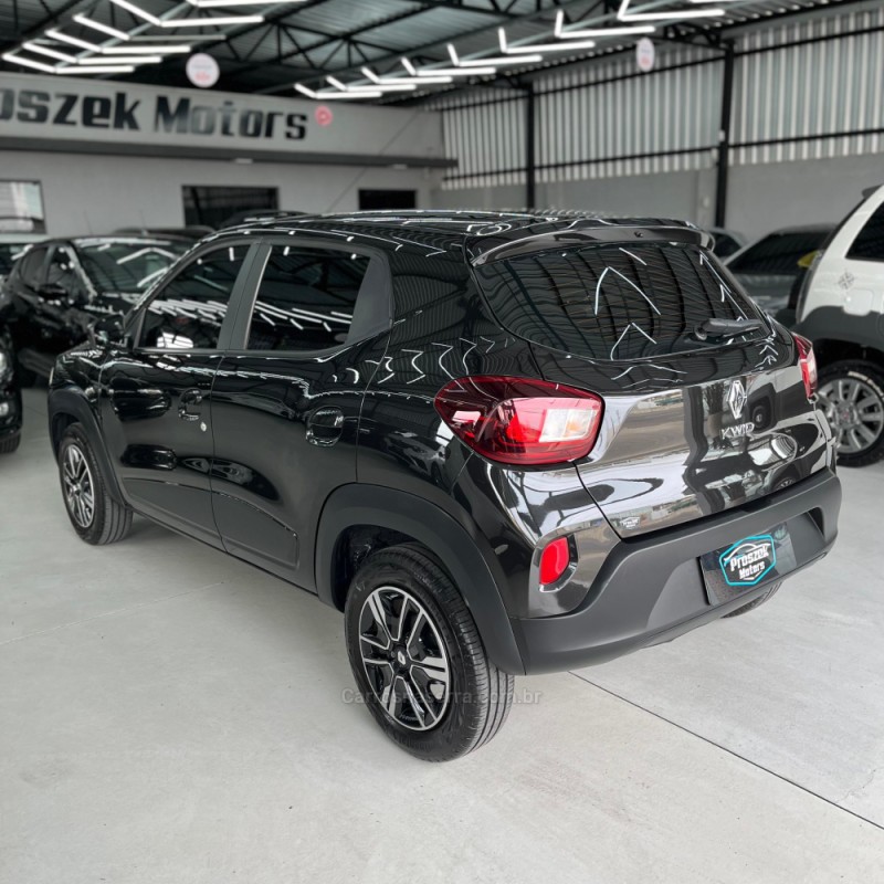 KWID 1.0 12V SCE FLEX INTENSE MANUAL - 2024 - CANOAS