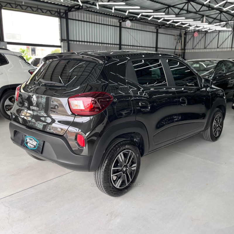 KWID 1.0 12V SCE FLEX INTENSE MANUAL - 2024 - CANOAS