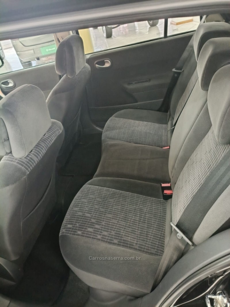 MÉGANE 1.6 DYNAMIQUE GRAND TOUR 16V FLEX 4P MANUAL - 2013 - NOVA PETRóPOLIS