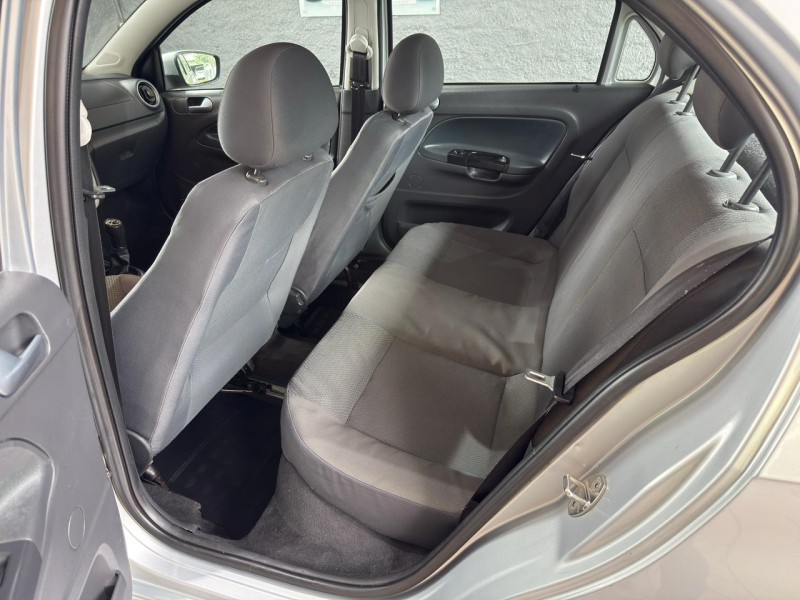 VOYAGE 1.6 MI TREND 8V FLEX 4P MANUAL - 2013 - FARROUPILHA