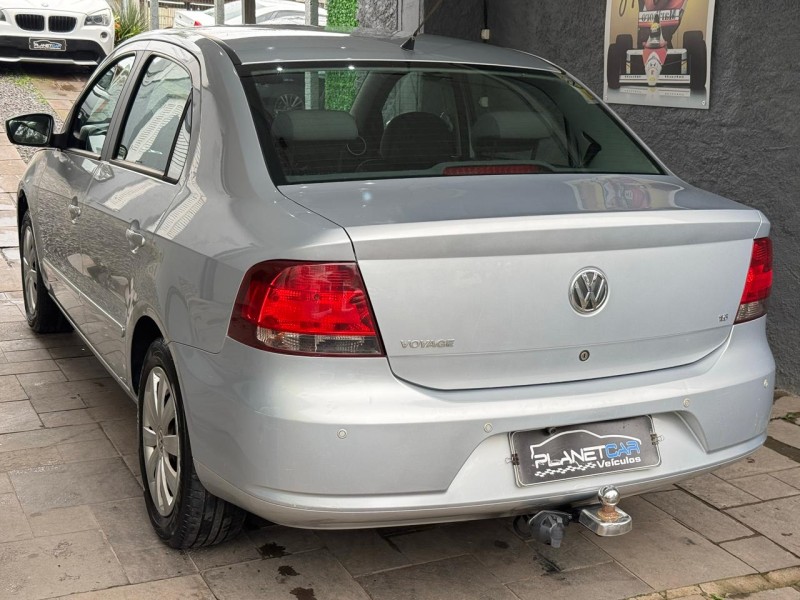 VOYAGE 1.6 MI TREND 8V FLEX 4P MANUAL - 2013 - FARROUPILHA
