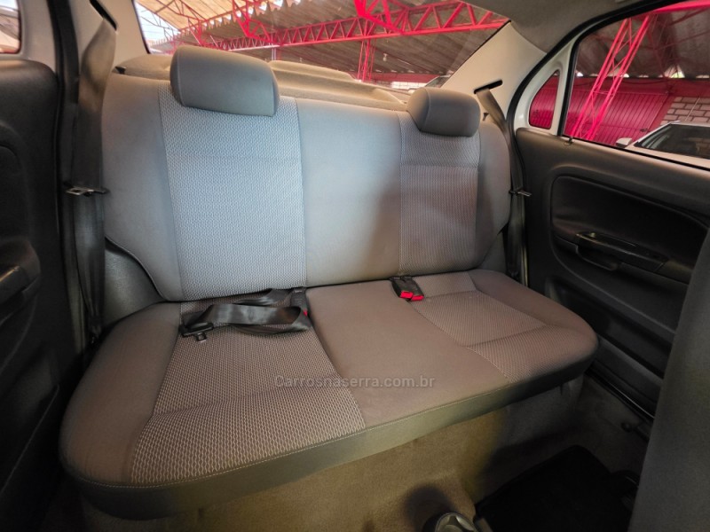 VOYAGE 1.6 MI COMFORTLINE 8V FLEX 4P MANUAL - 2011 - SAPIRANGA