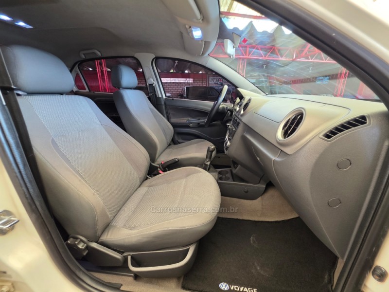 VOYAGE 1.6 MI COMFORTLINE 8V FLEX 4P MANUAL - 2011 - SAPIRANGA