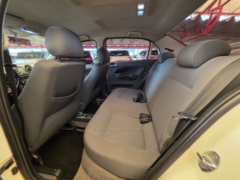 VOYAGE 1.6 MI COMFORTLINE 8V FLEX 4P MANUAL - 2011 - SAPIRANGA