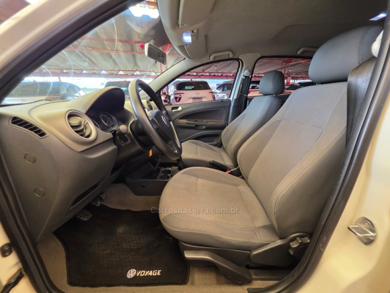 VOYAGE 1.6 MI COMFORTLINE 8V FLEX 4P MANUAL - 2011 - SAPIRANGA