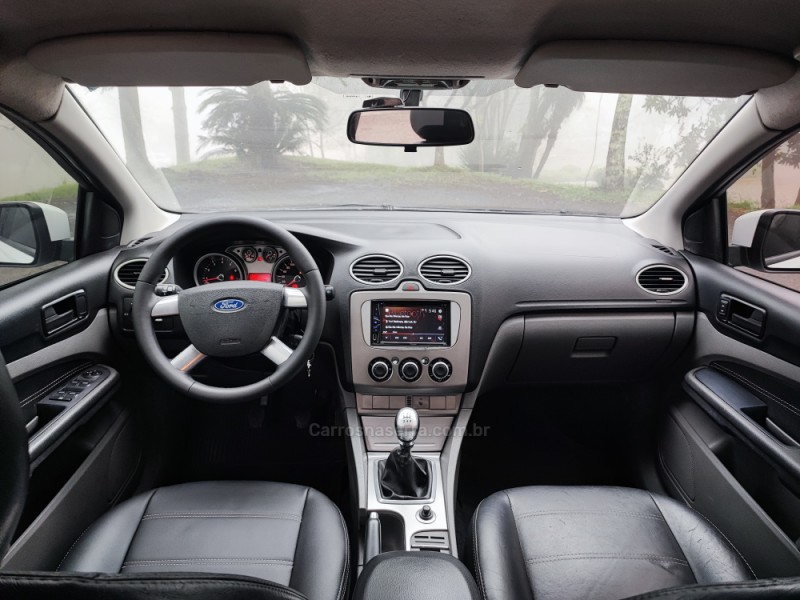 FOCUS 1.6 GLX 16V FLEX 4P MANUAL - 2012 - FARROUPILHA