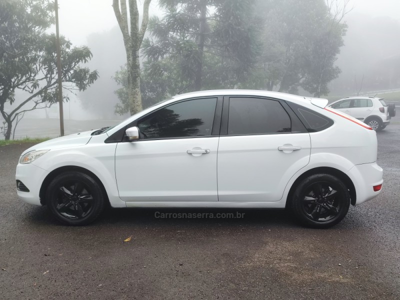 FOCUS 1.6 GLX 16V FLEX 4P MANUAL - 2012 - FARROUPILHA