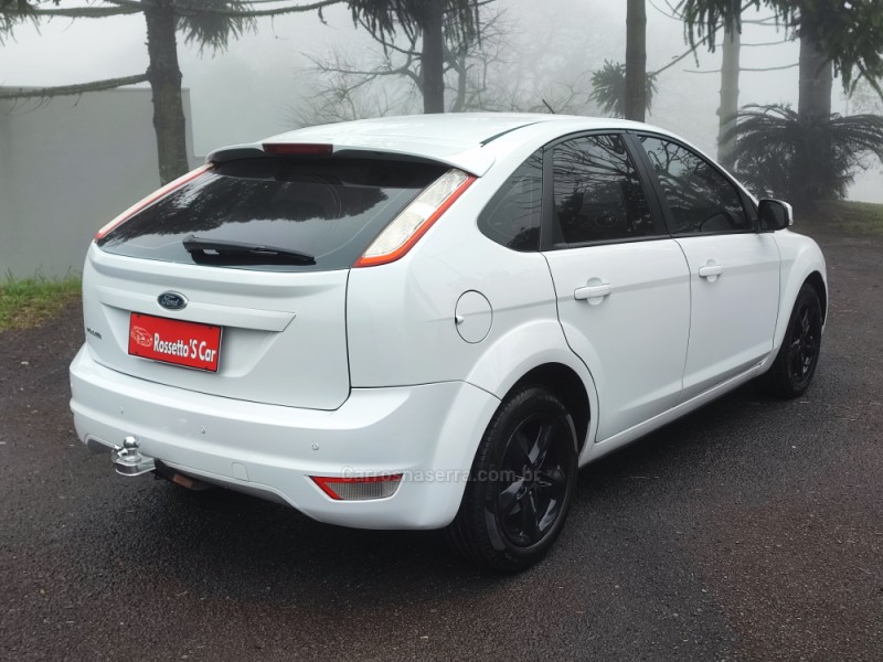 FOCUS 1.6 GLX 16V FLEX 4P MANUAL - 2012 - FARROUPILHA