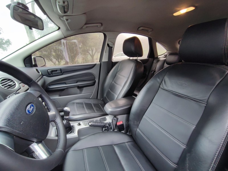 FOCUS 1.6 GLX 16V FLEX 4P MANUAL - 2012 - FARROUPILHA