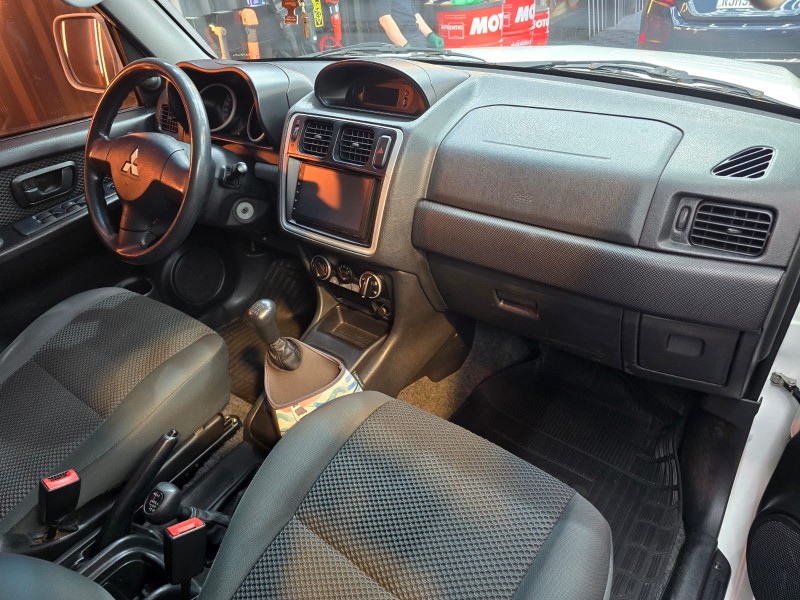 PAJERO TR4 2.0 4X4 16V 140CV FLEX 4P MANUAL - 2011 - FARROUPILHA