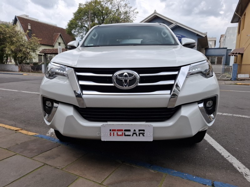 HILUX SW4 2.8 SRX 4X4 DIAMOND 16V TURBO DIESEL 4P 7 LUGARES AUTOMÁTICO - 2018 - GARIBALDI