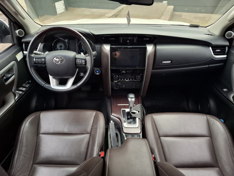 HILUX SW4 2.8 SRX 4X4 DIAMOND 16V TURBO DIESEL 4P 7 LUGARES AUTOMÁTICO - 2018 - GARIBALDI