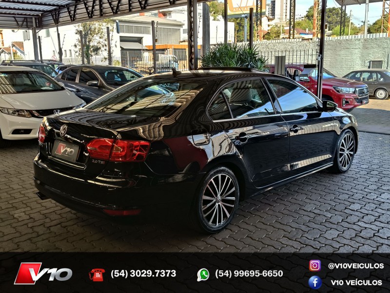 JETTA 2.0 TSI HIGHLINE 211CV GASOLINA 4P DSG - 2013 - CAXIAS DO SUL