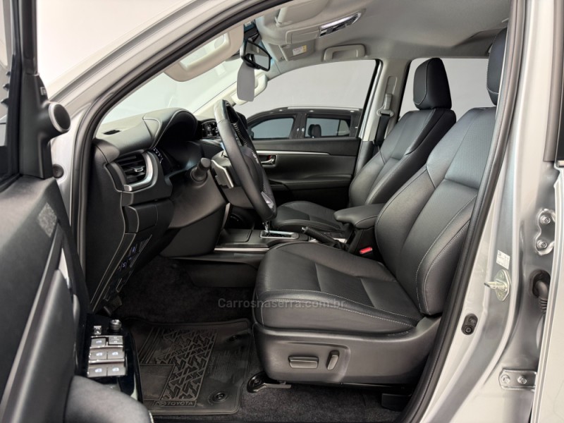 HILUX SW4 2.8 4X4 SRX PLATINUM TURBO DIESEL 4P AUTOMÁTICO - 2024 - ERECHIM