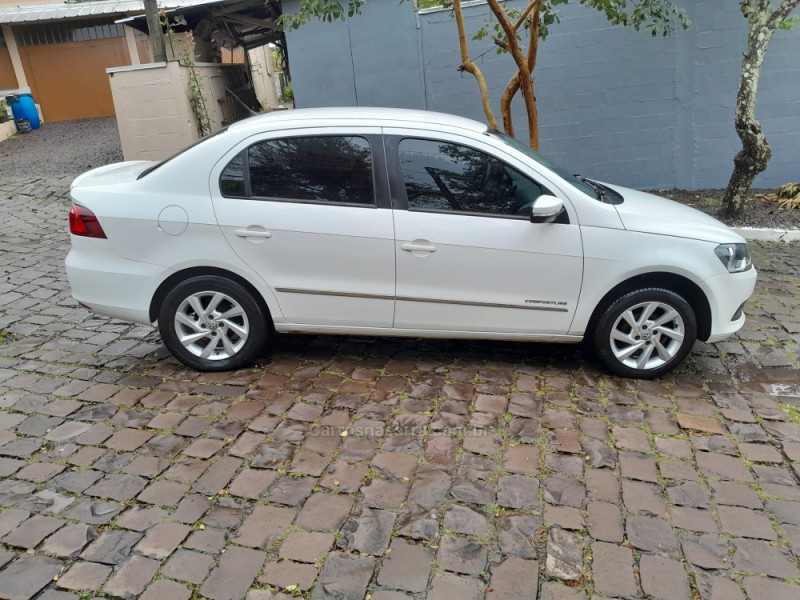 VOYAGE 1.6 MI COMFORTLINE 8V FLEX 4P MANUAL - 2016 - NOVA PRATA