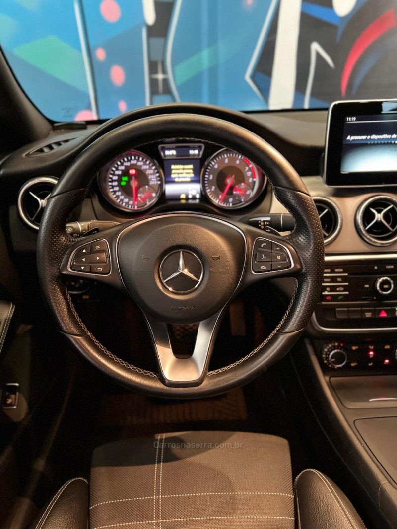 CLA 200 1.6 URBAN 16V GASOLINA 4P AUTOMÁTICO - 2016 - NOVO HAMBURGO