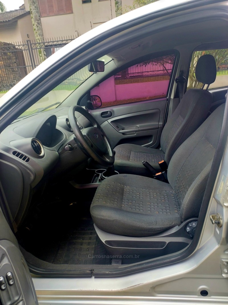 FIESTA 1.0 MPI PERSONNALITÉ 8V GASOLINA 4P MANUAL - 2005 - CAXIAS DO SUL