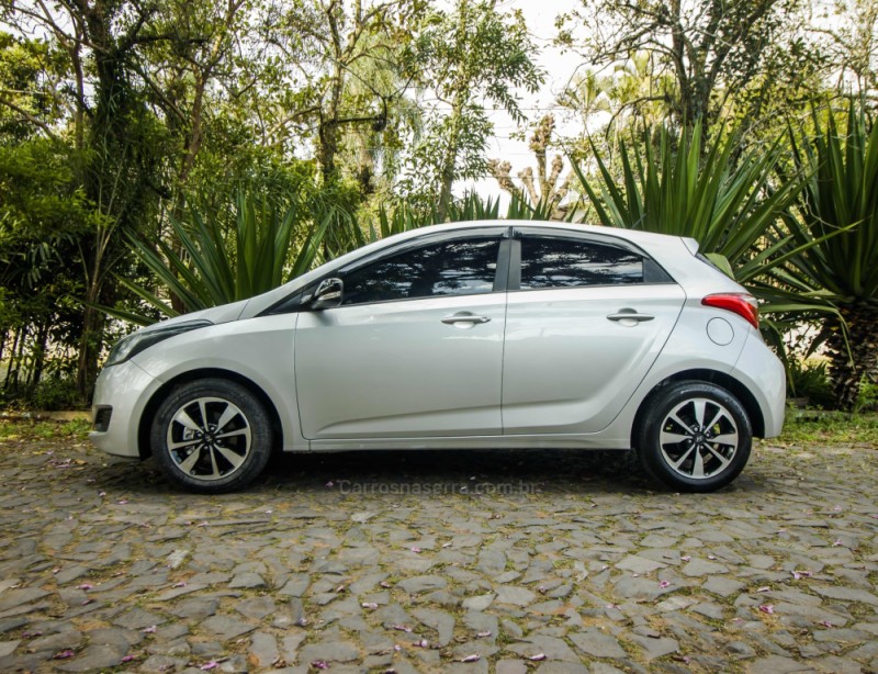 HB20 1.0 COMFORT PLUS 12V FLEX 4P MANUAL - 2017 - NOVO HAMBURGO