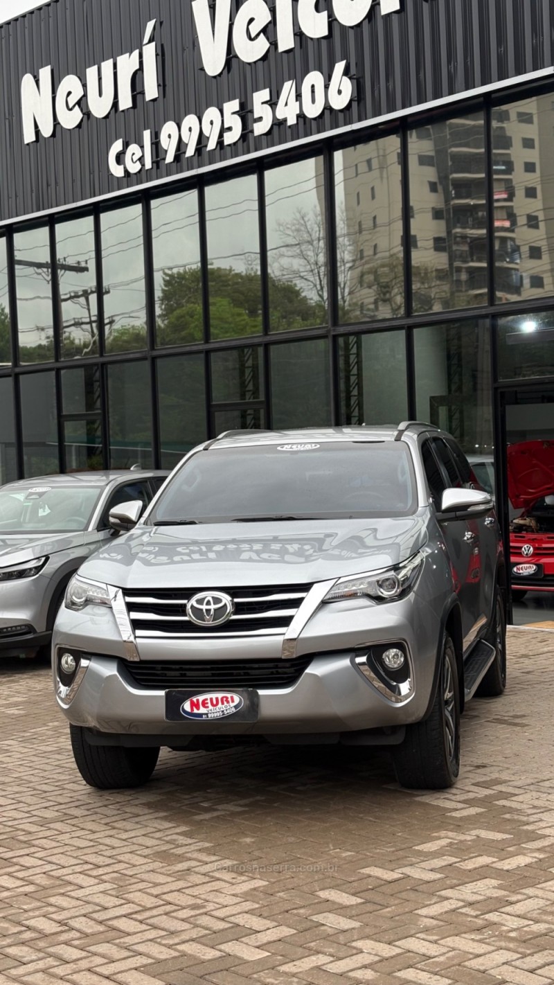 HILUX SW4 2.8 SRX 4X4 7 LUGARES 16V TURBO INTERCOOLER DIESEL 4P AUTOMÁTICO - 2016 - LAJEADO