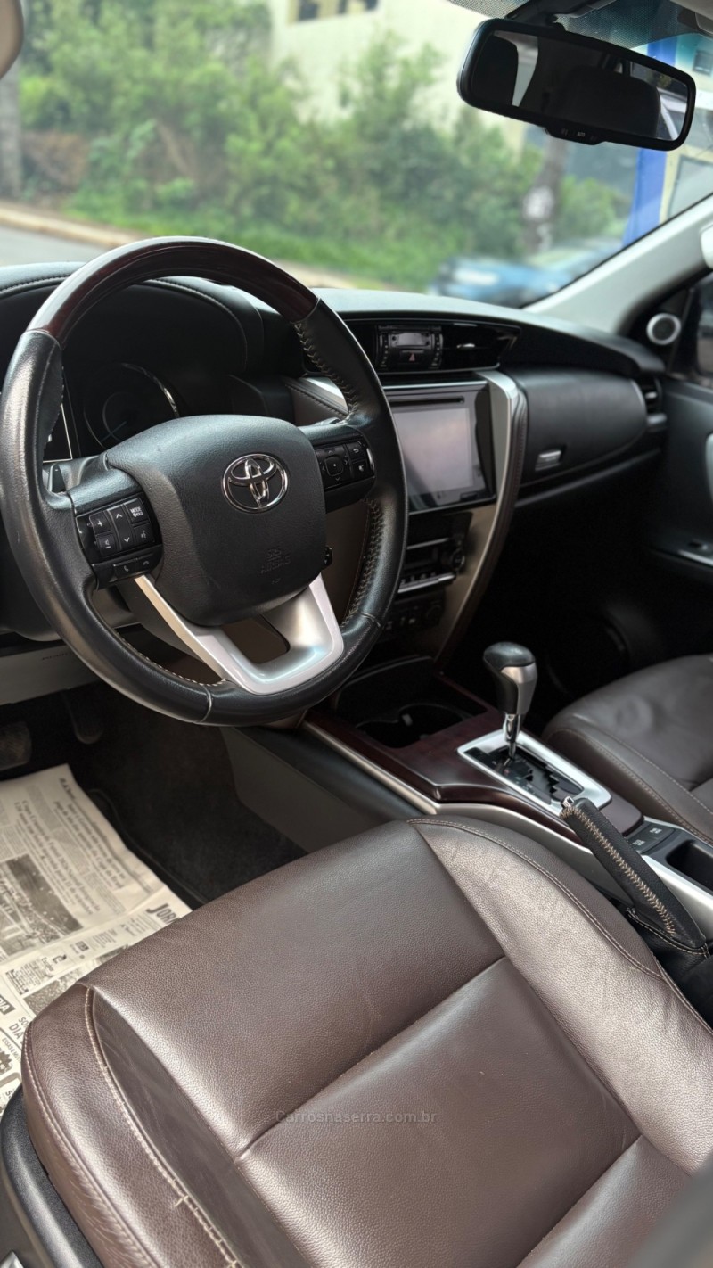 HILUX SW4 2.8 SRX 4X4 7 LUGARES 16V TURBO INTERCOOLER DIESEL 4P AUTOMÁTICO - 2016 - LAJEADO