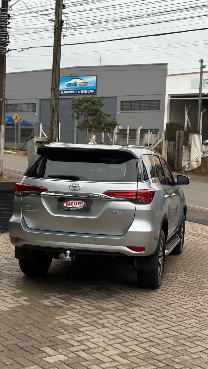 HILUX SW4 2.8 SRX 4X4 7 LUGARES 16V TURBO INTERCOOLER DIESEL 4P AUTOMÁTICO - 2016 - LAJEADO