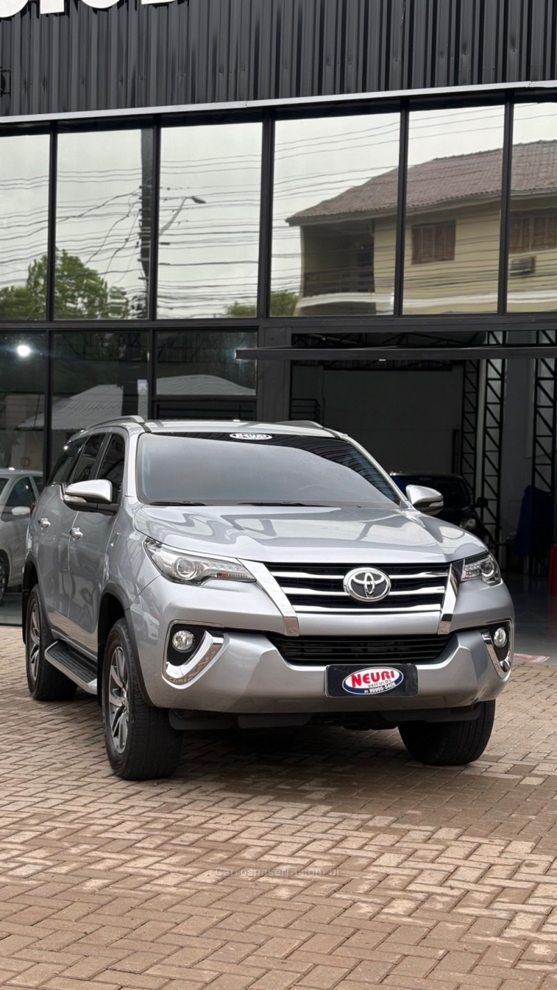hilux sw4 2.8 srx 4x4 7 lugares 16v turbo intercooler diesel 4p automatico 2016 lajeado