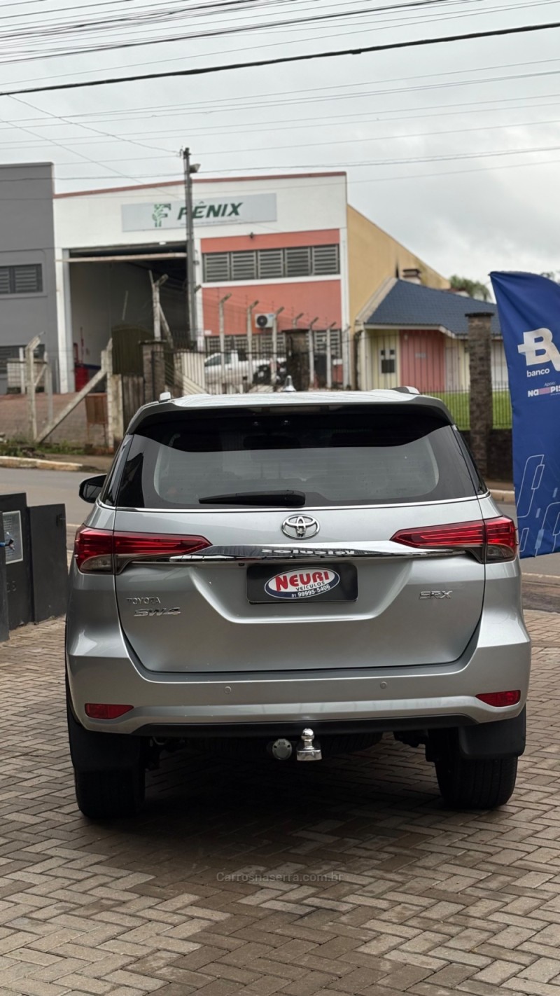 HILUX SW4 2.8 SRX 4X4 7 LUGARES 16V TURBO INTERCOOLER DIESEL 4P AUTOMÁTICO - 2016 - LAJEADO