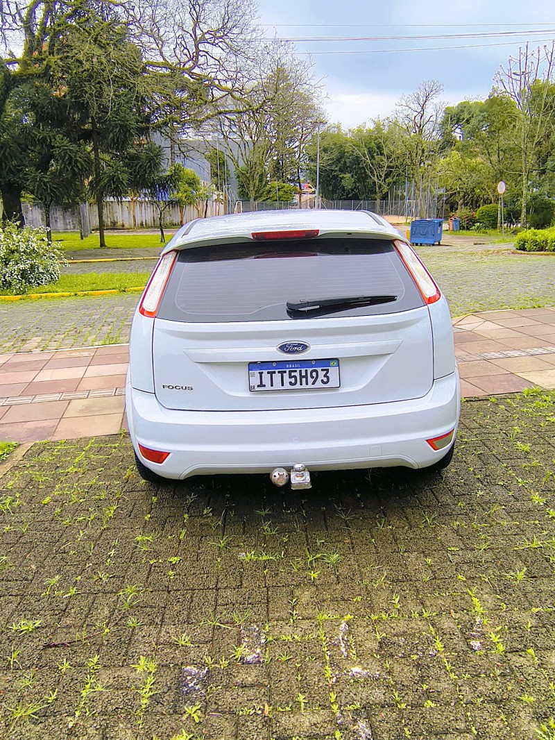 FOCUS 1.6 GLX 8V FLEX 4P MANUAL - 2013 - FARROUPILHA