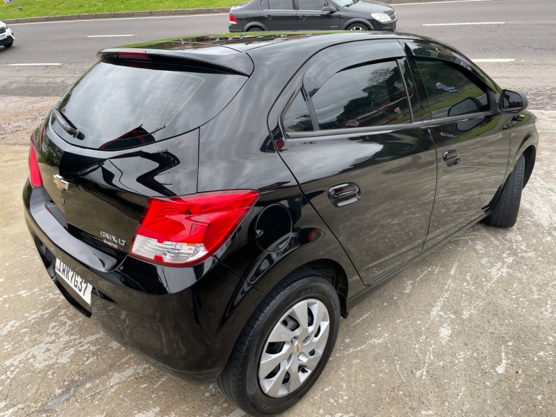 ONIX 1.4 MPFI LT 8V FLEX 4P MANUAL - 2015 - CAXIAS DO SUL