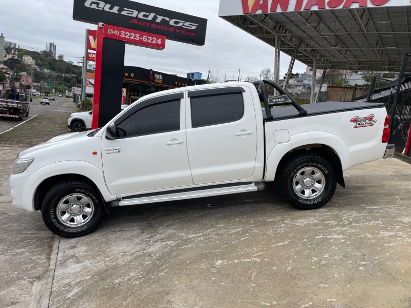 HILUX 3.0 SR 4X4 CD 8V TURBO DIESEL 4P MANUAL - 2013 - CAXIAS DO SUL