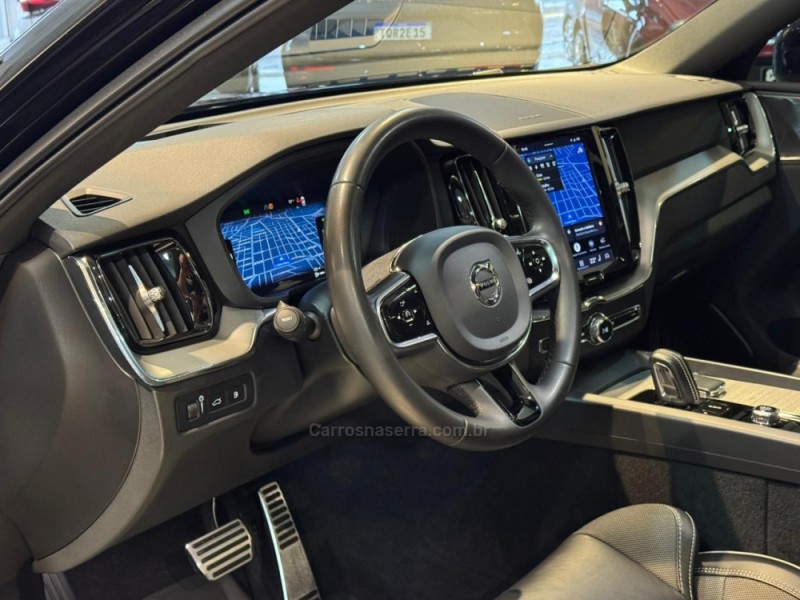 XC60 2.0 T8 R DESIGN HYBRID GASOLINA 4P AUTOMÁTICO - 2022 - CAXIAS DO SUL