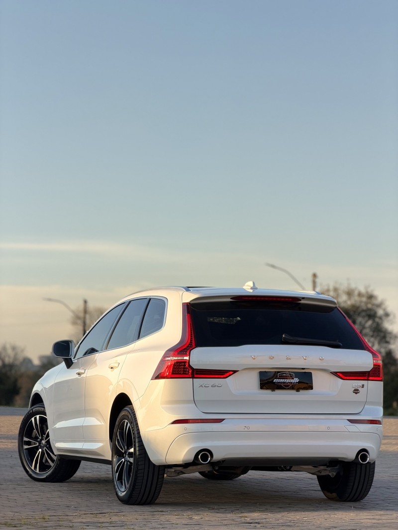XC60 2.0 D5 MOMENTUM AWD DIESEL 4P AUTOMÁTICO - 2020 - ANTôNIO PRADO