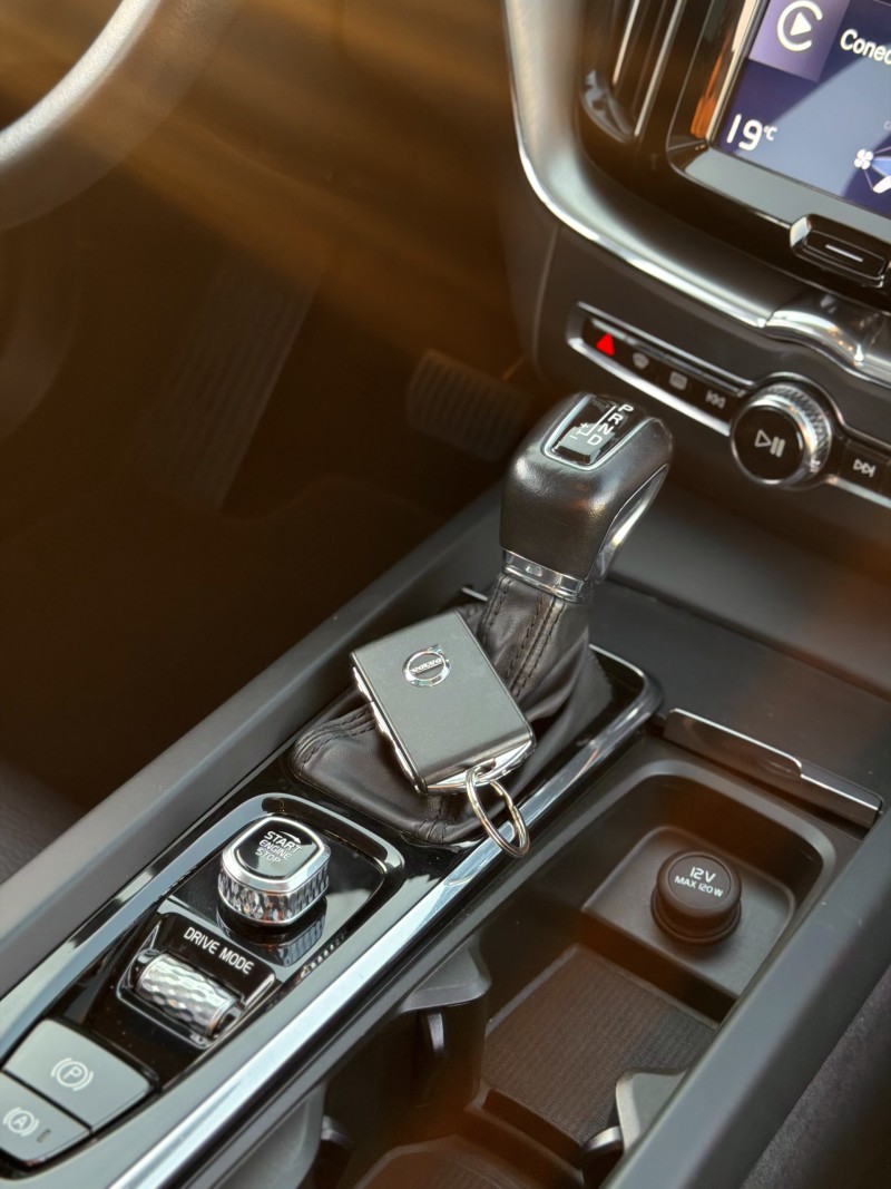 XC60 2.0 D5 MOMENTUM AWD DIESEL 4P AUTOMÁTICO - 2020 - ANTôNIO PRADO