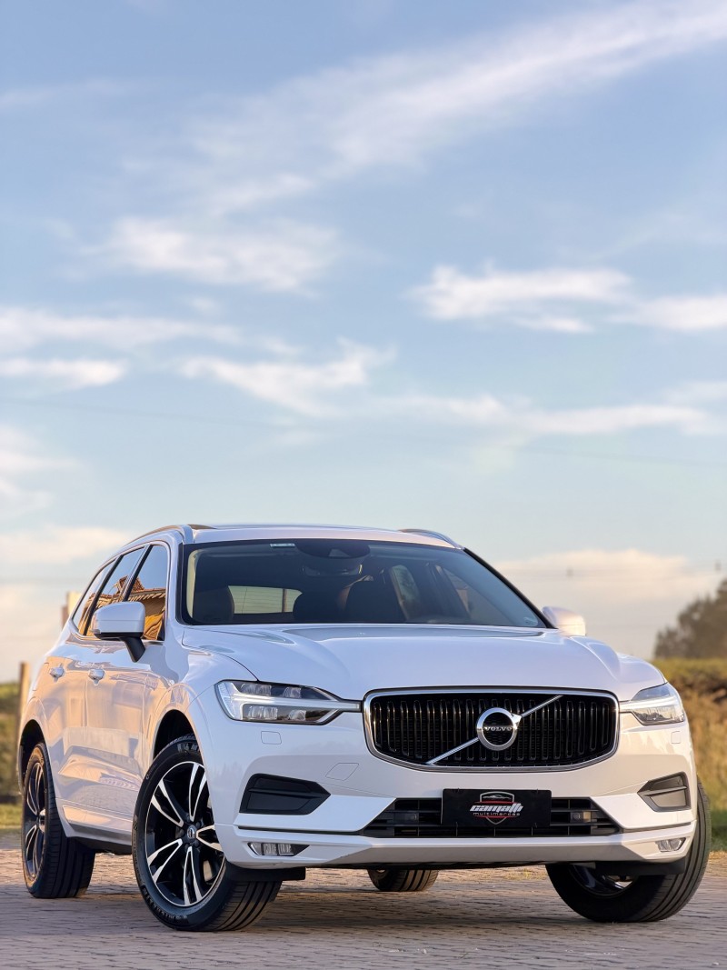 XC60 2.0 D5 MOMENTUM AWD DIESEL 4P AUTOMÁTICO - 2020 - ANTôNIO PRADO