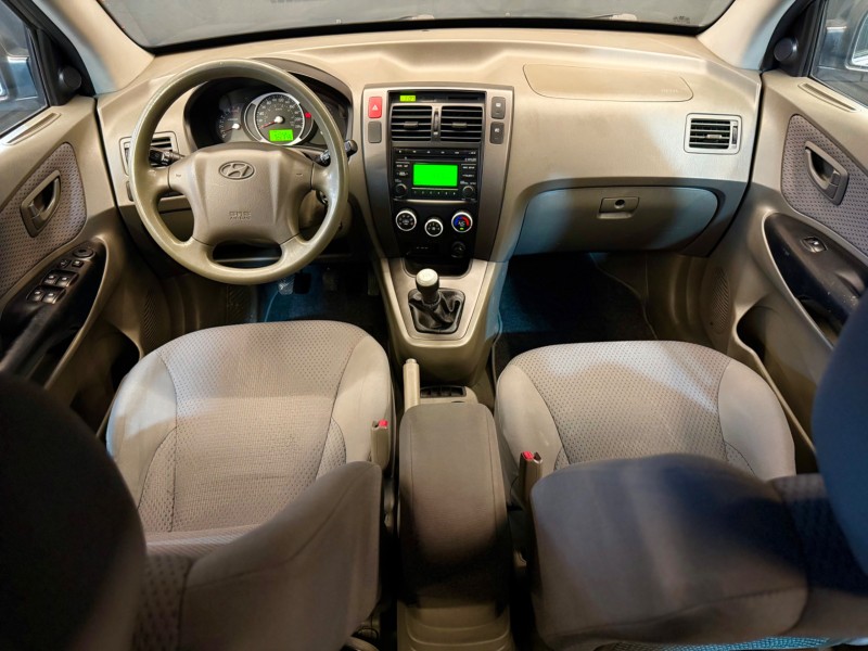 TUCSON 2.0 MPFI GL 16V 142CV 2WD GASOLINA 4P MANUAL - 2011 - CAXIAS DO SUL