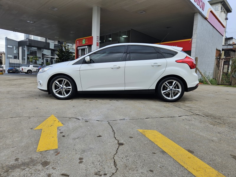 FOCUS 2.0 SE 16V FLEX 4P AUTOMÁTICO - 2014 - CAXIAS DO SUL