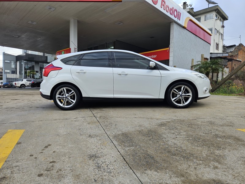 FOCUS 2.0 SE 16V FLEX 4P AUTOMÁTICO - 2014 - CAXIAS DO SUL