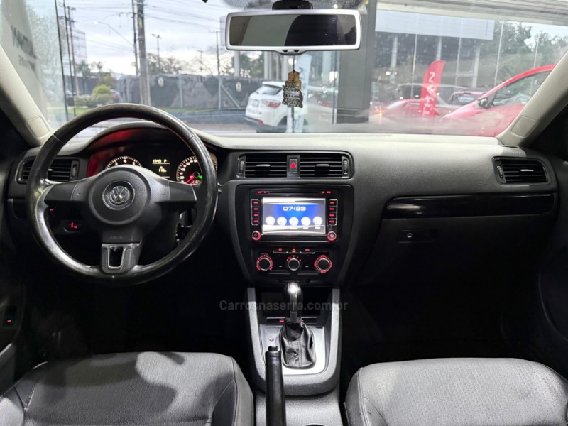 JETTA 2.0 COMFORTLINE FLEX 4P TIPTRONIC - 2012 - NOVO HAMBURGO