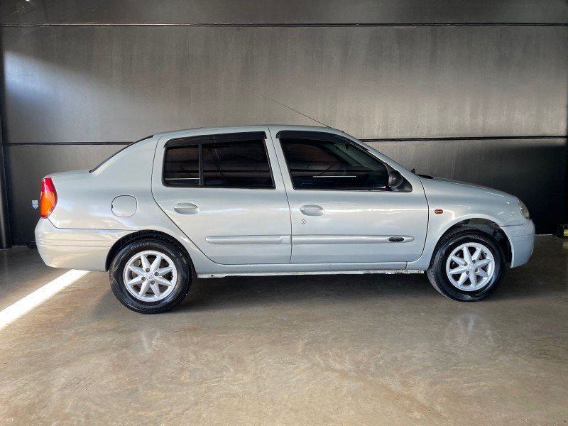 CLIO 1.0 RT SEDAN 16V GASOLINA 4P MANUAL - 2002 - CAXIAS DO SUL