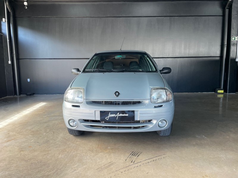 CLIO 1.0 RT SEDAN 16V GASOLINA 4P MANUAL - 2002 - CAXIAS DO SUL