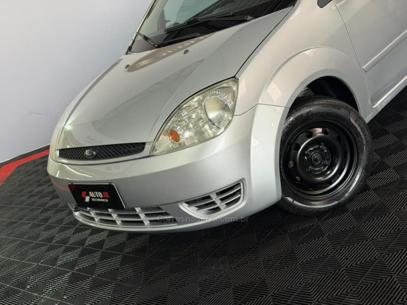 FIESTA 1.0 MPI PERSONNALITÉ 8V GASOLINA 4P MANUAL - 2004 - VACARIA