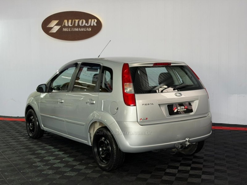 FIESTA 1.0 MPI PERSONNALITÉ 8V GASOLINA 4P MANUAL - 2004 - VACARIA