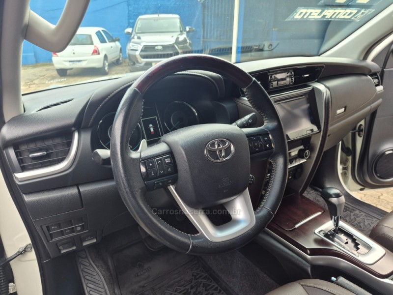 HILUX SW4 2.8 SRX 4X4 7 LUGARES 16V TURBO INTERCOOLER DIESEL 4P AUTOMÁTICO - 2017 - CAXIAS DO SUL