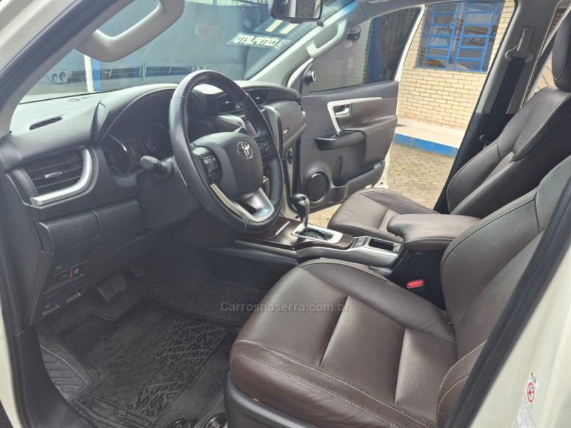 HILUX SW4 2.8 SRX 4X4 7 LUGARES 16V TURBO INTERCOOLER DIESEL 4P AUTOMÁTICO - 2017 - CAXIAS DO SUL