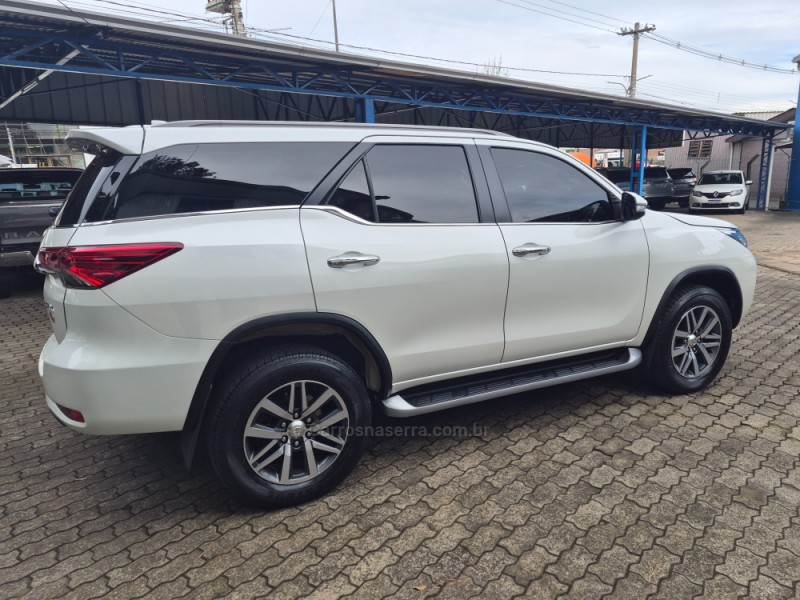 HILUX SW4 2.8 SRX 4X4 7 LUGARES 16V TURBO INTERCOOLER DIESEL 4P AUTOMÁTICO - 2017 - CAXIAS DO SUL