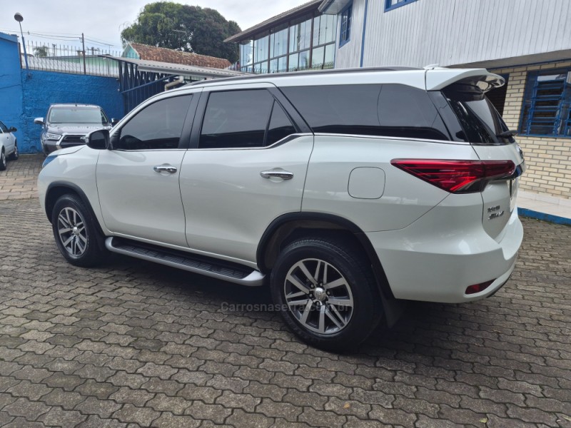 HILUX SW4 2.8 SRX 4X4 7 LUGARES 16V TURBO INTERCOOLER DIESEL 4P AUTOMÁTICO - 2017 - CAXIAS DO SUL