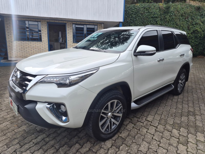 hilux sw4 2.8 srx 4x4 7 lugares 16v turbo intercooler diesel 4p automatico 2017 caxias do sul
